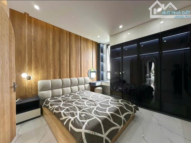 2,3TỶ TẶNG NỘI THẤT, NHÀ NGỘP 125m2, 3 TẦNG 3PN 3WC, SÂN RỘNG, SỔ RIÊNG, HẺM 1/ 6M, TDM - 5