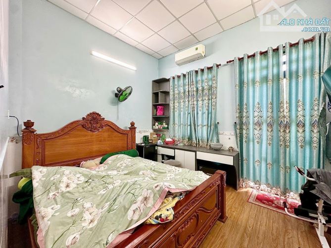 🔥🔥Lạc Long Quân , Ngay chợ Tân Bình, gần mặt tiền,  nhà 2 tầng,  60 m2, giá : 5 tỷ5 - 5