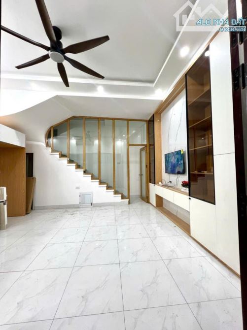 BÁN NHÀ PHỐ XÃ ĐÀN – TRUNG TÂM ĐỐNG ĐA  TIỆN ÍCH BẠT NGÀN – CÁCH MẶT PHỐ 30M  NHÀ ĐẸP 5 TẦ - 5