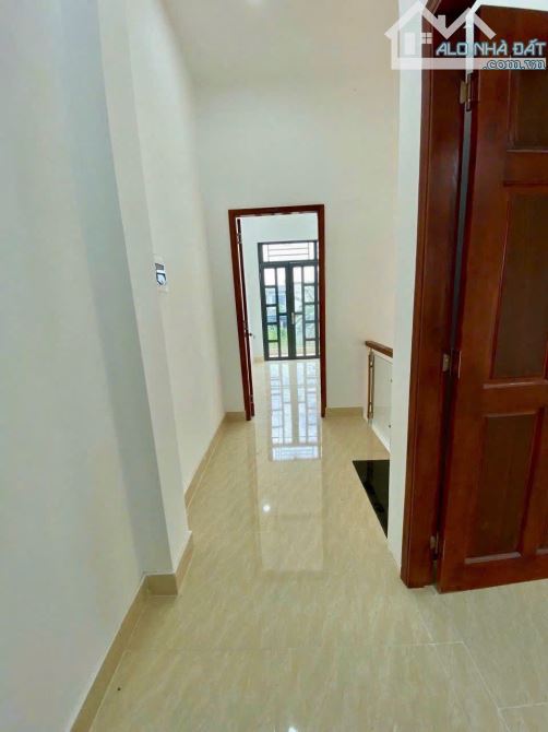 Bán nhà 2 tầng, 51m2, sổ riêng, hẻm xe hơi, Long Hậu - 5