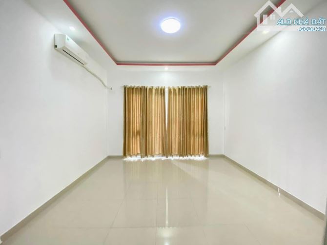 Căn nhà trống, mua xong dọn vào ngay Minh Phụng, Quận 6. DT: 57.2m2 / 2 Tỷ 480tr . SHR - 5
