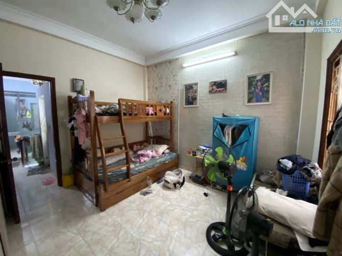 SIÊU PHẨM CẦU GIẤY GẦN PHỐ - VỊ TRÍ ĐẸP 50M RA PHỐ - 5