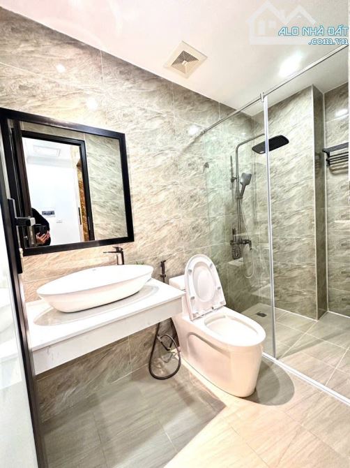 Nhà phố Yên Hòa, Cầu Giấy. Phân lô- Sát phố- Thang máy- SĐCC. DT 35m2- 6 Tầng- MT 4.5m - 5