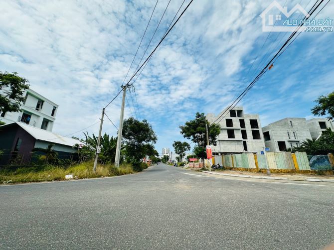 Bán lô góc đẹp 2 mặt tiền gần sông đường 10m5 Nghiêm Xuân Yêm, Nam Việt Á - Diện tích: 312 - 5