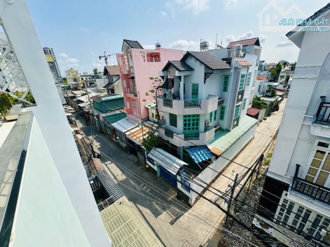 BÁN NHÀ Q7, MẶT TIỀN PHẠM HỮU LẦU CÁCH 70M - 4 TẦNG BTCT - 5PN - 5