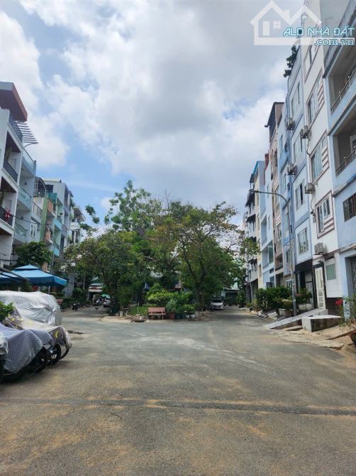 Mặt tiền Chợ Lớn ngay Bình Phú (5,5x16) Nhà 5 tầng 11pn mặt sau VIEW công viên nhĩnh 18 tỷ - 5
