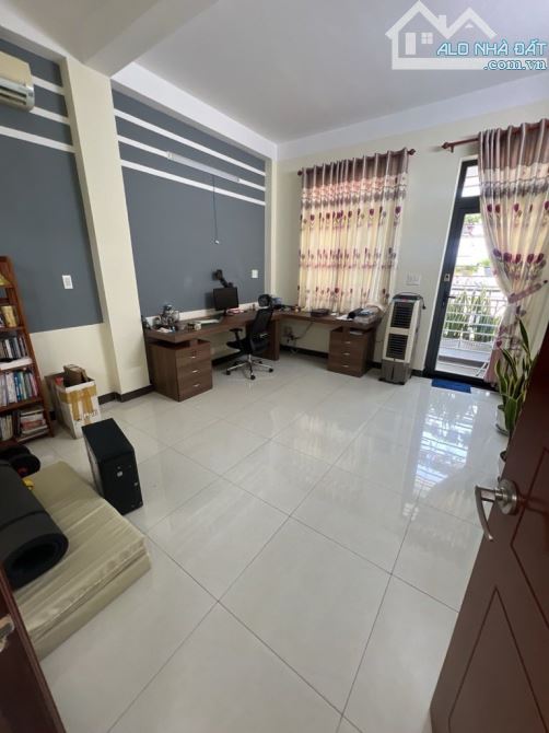BÁN NHÀ 4 TẦNG MẶT TIỀN ĐƯỜNG TRẦN THỊ NĂM QUẬN 12 - GẦN 100M2 (4x24), GẦN BỆNH VIỆN QUẬN - 5