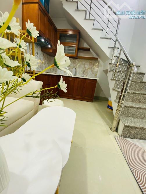 BÁN CĂN NHÀ NGAY TRUNG TÂM ĐÔNG ĐA 4.35 TỶ-OTO ĐỖ CỔNG-NHÀ ĐẸP Ở LUÔN - 5
