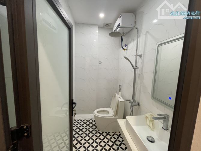 PHỐ TRẠM - HÀNG HIẾM - VỊ TRÍ ĐẸP - Ô TÔ ĐỖ CỬA- FULL NỘI THẤT- CÁCH 15M RA Ô TÔ - S:47M2 - 5