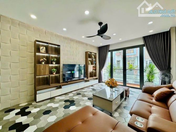Nhà đẹp vuông vức. 80m² gần Vạn Hạnh mall xây 1 trệt 2. Hẻm oto 7m thoáng, giá 4 tỷ 350 - 5