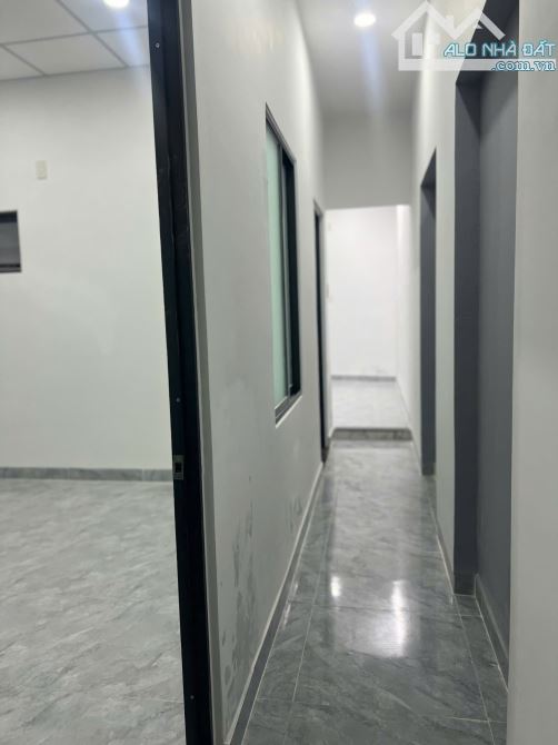 Nhà hẻm đông phước, phước long Diện tích gần 68m2 ngang 4m. Nhà 1 trệt 1 lầu.Có 3pn.2ty750 - 5