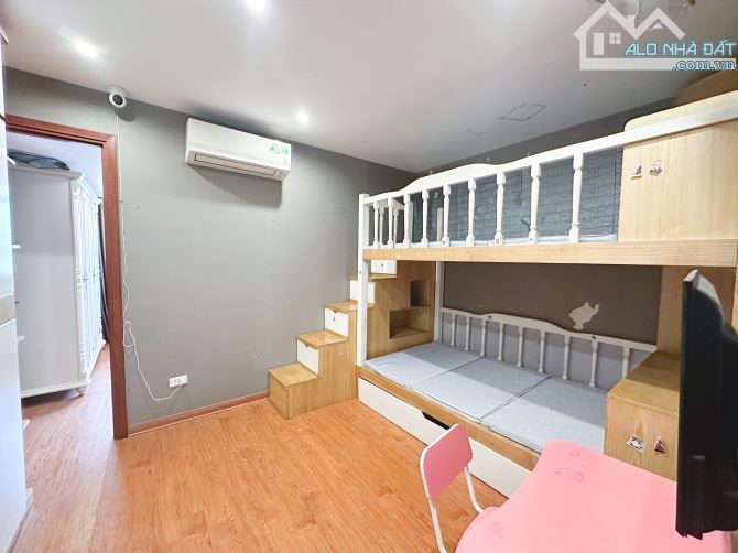 Chính chủ bán nhà Tập Thể A6 Giảng Võ , Ba Đình, Dt sổ 40( thực 70m) Nhỉnh 4 tỷ - 5