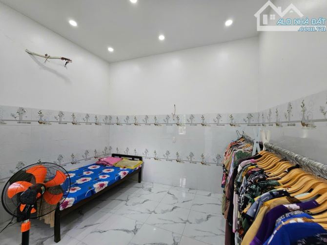 Nhà phố sân vườn đẹp gần chợ Xóm Vắng và Vincom550 Tp. Dĩ An - 6