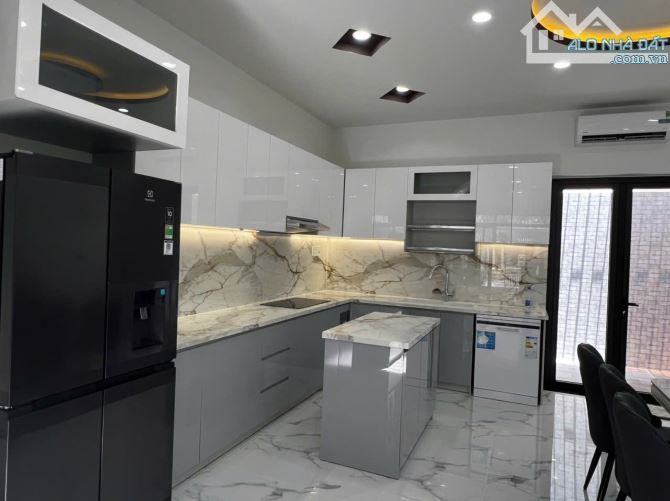 NHÀ 3 TẦNG, GÓI 5 MỸ GIA, ĐẦY ĐỦ NỘI THẤT. ĐƯỜNG 30M, GIÁ 7,1 TỶ. CN14.5 - 6