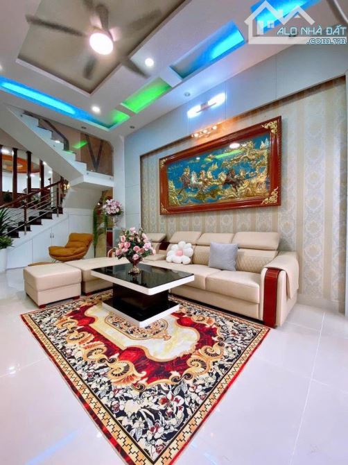 Đi nước ngoài định cư bán gấp nhà ở đường Nguyễn Đình Chiểu, phường 5, quận 3, giá 3 tỷ - 6