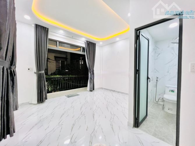 3,5 tỷ còn 3,3 tỷ. Bán nhà 64m2 gần chợ Trần Hữu Trang tiện buôn bán, xây 1 trệt 2 lầu.SHR - 6
