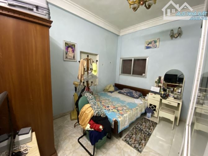 SIÊU PHẨM CẦU GIẤY GẦN PHỐ - VỊ TRÍ ĐẸP 50M RA PHỐ - 6
