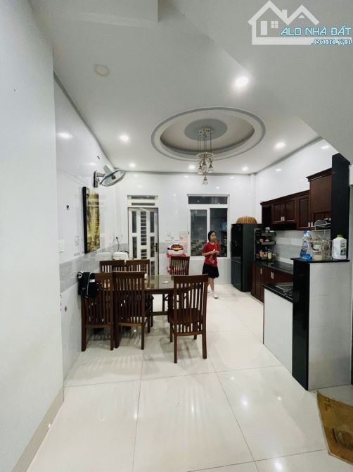 BÁN NHÀ HẺM XH - 4 TẦNG- 4 P.NGỦ - PHAN VĂN HỚN - TTN , Q12 - GIÁ 6,5TỶ - 6