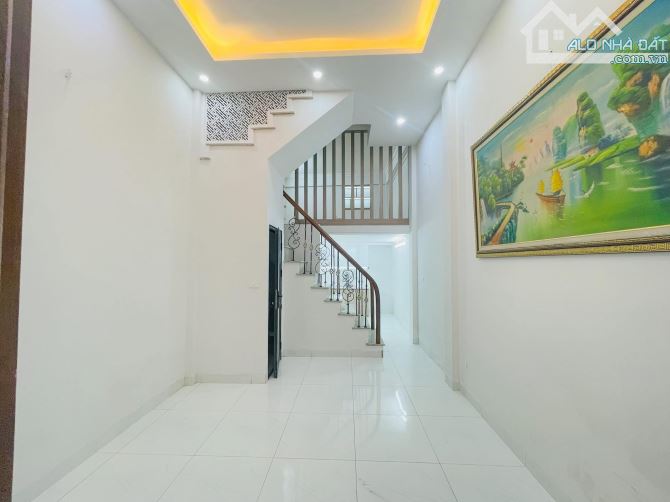 BÁN NHÀ LẬC LONG QUÂN- CẦU GIẤY- SÁT HỒ- DÂN XÂY- NHÀ ĐẸP SẴN Ở- 30M x 5T - GIÁ NHỈNH 7 TỶ - 6