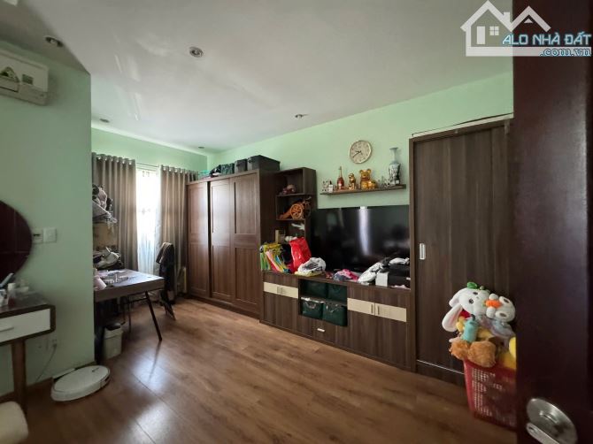 Bán biệt thự 19 Hưng Thái 1, Phú Mỹ Hưng Quận 7, DT 126m, trệt 2 lầu, giá 31 tỷ TL - 6