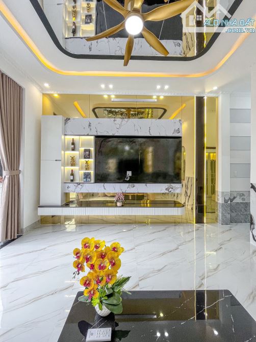 NHÀ MẶT TIỀN TÔ VĨNH DIỆN GẦN BV NHI VÀ ĐH FPT - 6
