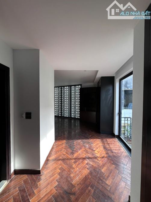 Nhà siêu đẹp ở ngay Nguyễn Văn Cừ Long Biên Sổ 45m 5 tầng 4 ngủ MT8m Giá 14 tỷ Ngõ ô tô - 6