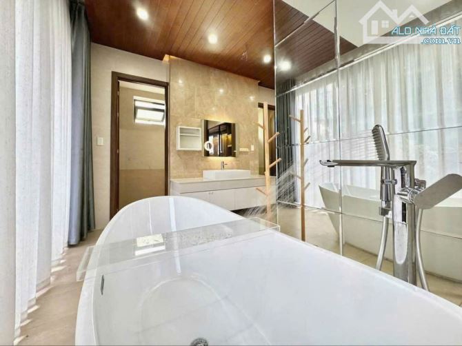 Hơn 21 TỶ: BÁN BIỆT THỰ 2 MẶT TIỀN ĐÀ NẴNG - Gần SÂN BAY QUỐC TẾ: 18 x10,83m - 4 TẦNG 4 PN - 6