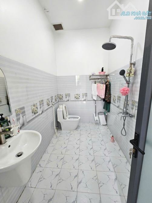 Nhà phố sân vườn đẹp gần chợ Xóm Vắng và Vincom550 Tp. Dĩ An - 7