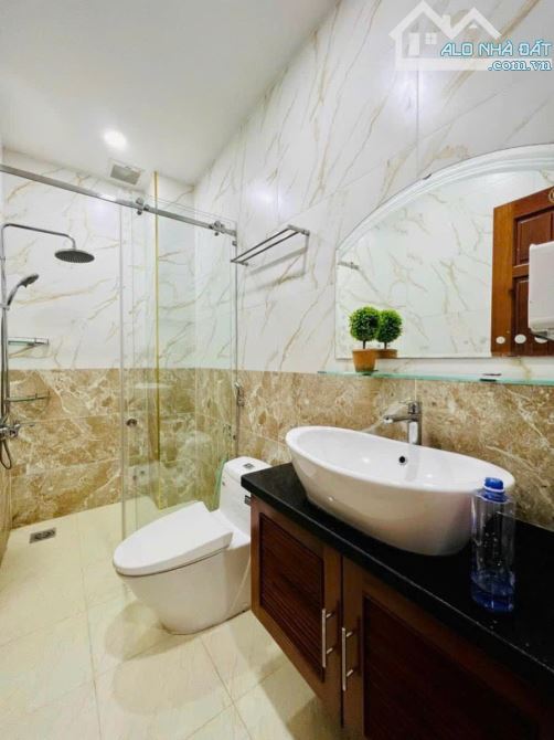 Đi nước ngoài định cư bán gấp nhà ở đường Nguyễn Đình Chiểu, phường 5, quận 3, giá 3 tỷ - 7