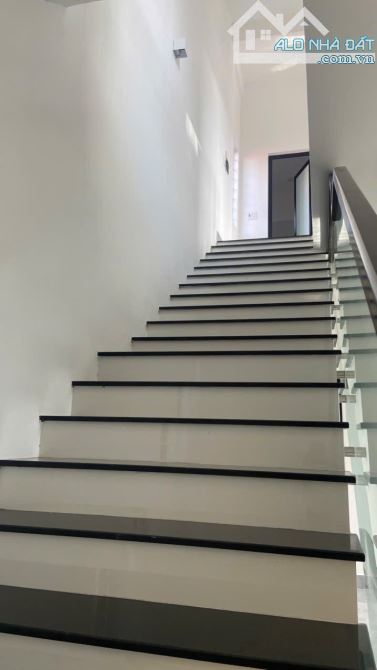 NHÀ KIỆT Ô TÔ NGÔ GIA TỰ- VĨNH NINH  GIÁ 6.8 TỶ- LH HẢI YẾN - 7
