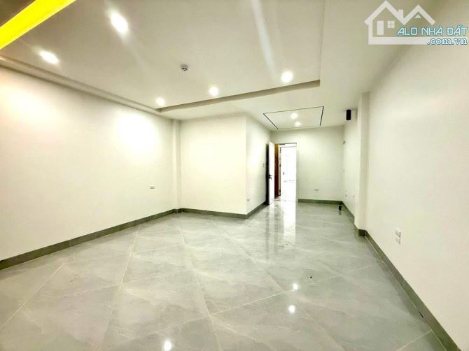 Đam mê dòng tiền 70-80tr/th - Phố Cổ Linh 7 tầng thang máy full nội thất, Gara 2 Oto - 7