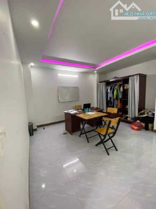 Q12 - NHÀ MẶT TIỀN ĐƯỜNG –NỘI THẤT ỐP TOÀN GỖ ĐỎ-  NGANG 5M ĐẸP NỞ HẬU TÀI LỘC 5.4M - 7 Tỷ - 7