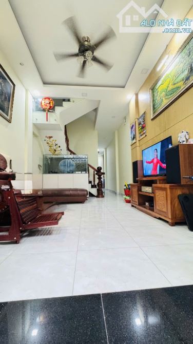 BÁN NHÀ Q7 - 4 TẦNG BTCT - 4PN ĐƯỜNG HUỲNH TẤN PHÁT, TÂN THUẬN TÂY. - 7