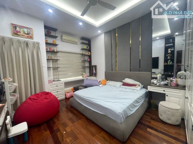 Nhà đẹp, ngõ 194 Giải Phóng, oto vào nhà, 20m ra mặt ngõ, kdoanh + VP, 55m2. Giá 15 tỷ - 7