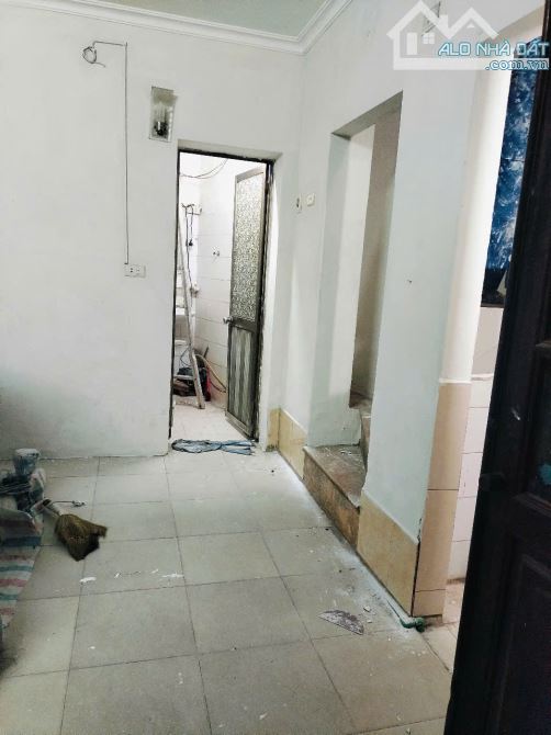 Cho thuê nhà ngõ ô tô Phương Mai 3.5 tầng, 30m2, 2 ngủ, chỉ 6.5 Triệu vào ngay - 7
