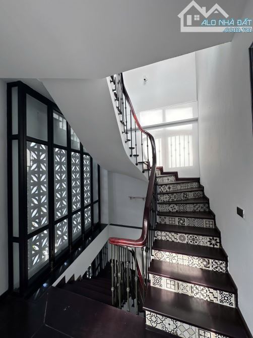 Nhà siêu đẹp ở ngay Nguyễn Văn Cừ Long Biên Sổ 45m 5 tầng 4 ngủ MT8m Giá 14 tỷ Ngõ ô tô - 7