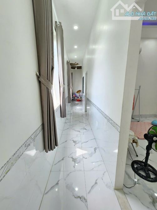 Nhà phố sân vườn đẹp gần chợ Xóm Vắng và Vincom550 Tp. Dĩ An - 8