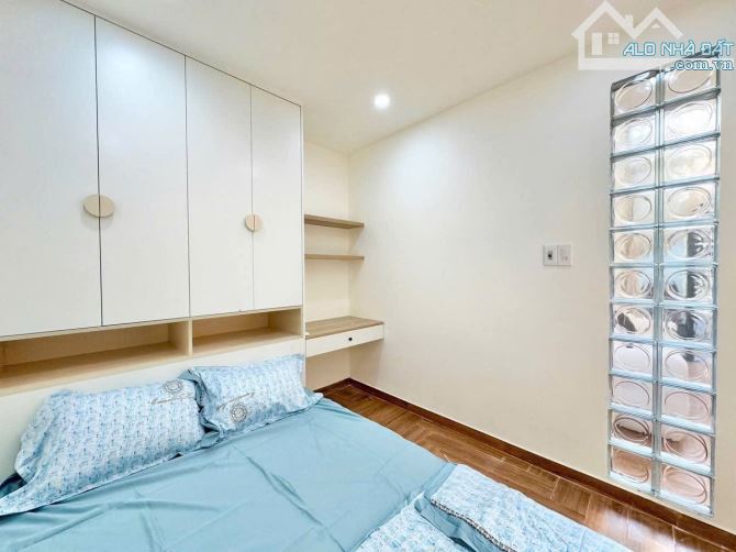 Nhà 3tầng sau lưng 1 Mặt Tiền Gần Biển , gần sông gần TTTP Full Nội Thất giá phải chăng - 8