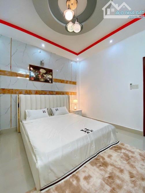 Đi nước ngoài định cư bán gấp nhà ở đường Nguyễn Đình Chiểu, phường 5, quận 3, giá 3 tỷ - 8
