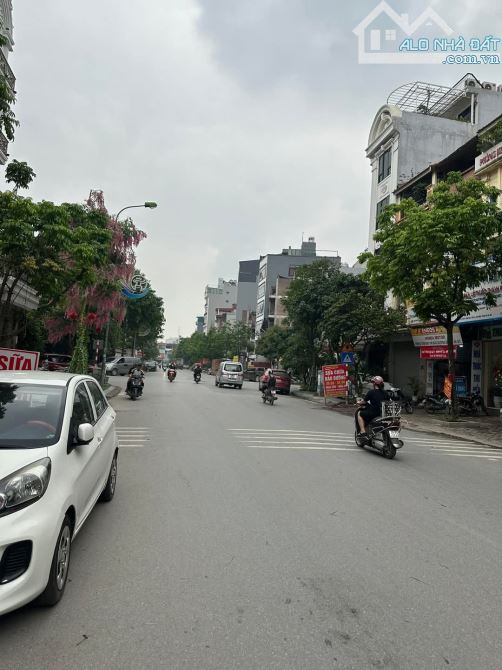 CẦN BÁN NHÀ MẶT PHỐ – TỔNG CỤC 5, TÂN TRIỀU  * Diện tích: 70m² * 5 tầng * Mặt tiền 4.6m  * - 8