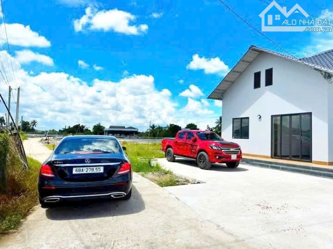 12,522m2 vườn có 1467m2 thổ giá 8,4 tỷ Đường ôtô An Nhựt tân_tân trụ giá ngộp vườn cây trá - 8