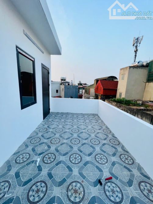 Văn Chương - Thang máy xịn xò - Phân lô - Nhà đẹp ở ngay - Trước nhà rộng 2,5m - Chắc chắn - 8