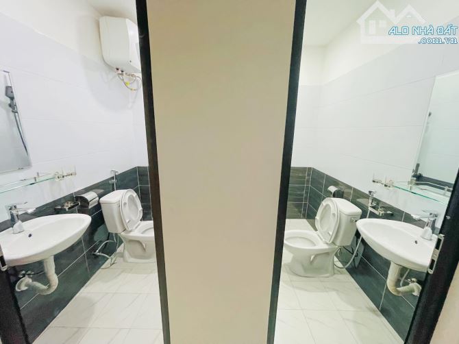 BÁN NHÀ LẬC LONG QUÂN- CẦU GIẤY- SÁT HỒ- DÂN XÂY- NHÀ ĐẸP SẴN Ở- 30M x 5T - GIÁ NHỈNH 7 TỶ - 8
