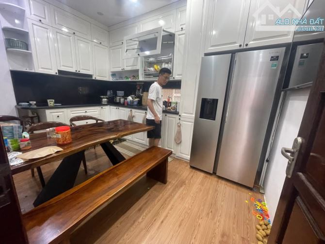 Nhà đẹp, ngõ 194 Giải Phóng, oto vào nhà, 20m ra mặt ngõ, kdoanh + VP, 55m2. Giá 15 tỷ - 8