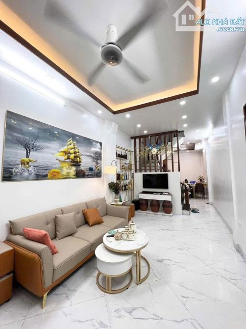 Nhà đẹp Minh Khai, ngõ thông nông 3m, ra Phố 60m, kdoanh, full đồ, 45m2. Giá 11 tỷ - 8