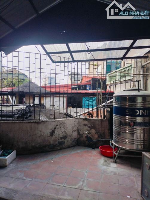 Cho thuê nhà ngõ ô tô Phương Mai 3.5 tầng, 30m2, 2 ngủ, chỉ 6.5 Triệu vào ngay - 8