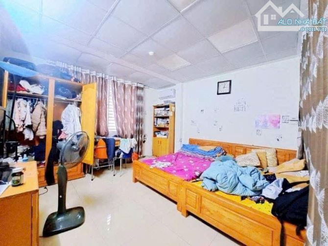 BÁN NHÀ Ngõ 168 Hào Nam, Đống ĐA  Dt 73m ( ttsd 90m) 4 Tầng, MT 15m , Gia 20,5 tỷ - 9