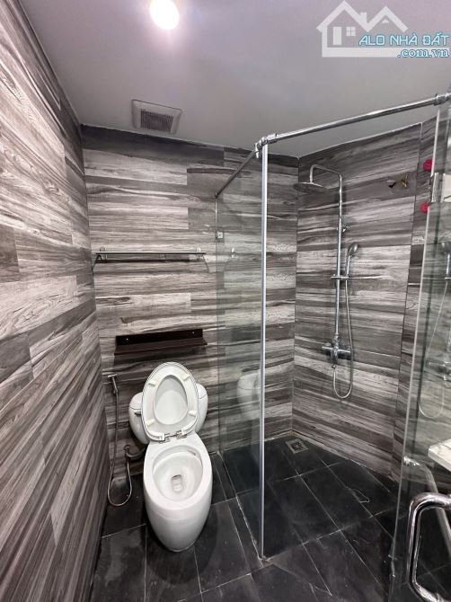 Nhà siêu đẹp ở ngay Nguyễn Văn Cừ Long Biên Sổ 45m 5 tầng 4 ngủ MT8m Giá 14 tỷ Ngõ ô tô - 9
