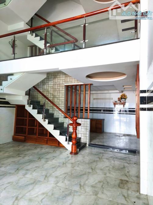 Bán nhà 3 mê rửi mặt tiền đg nguyễn thị yến 5,5x10=55m2 giá 3ty900