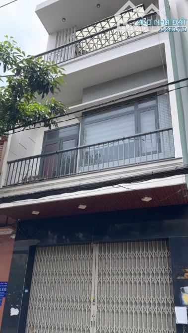 Nhà 3 Tầng. Mt Chương Dương. Giá 13 tỷ. Dt 78m2 Ngang 5. Cách Biển 150m